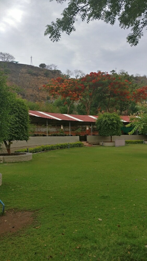 Hotel Hiranya Resorts