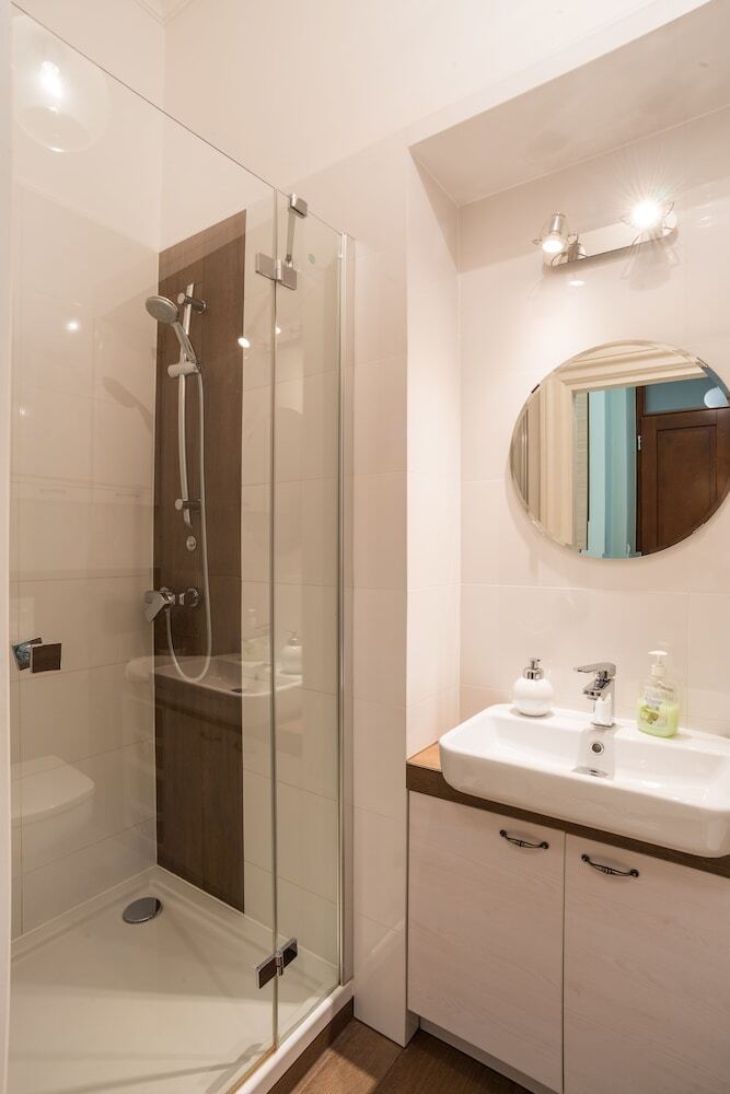 Rentplanet - Apartament Aria?ska 13