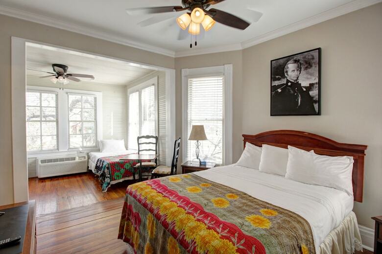 Bed & Breakfast Inn On The Riverwalk