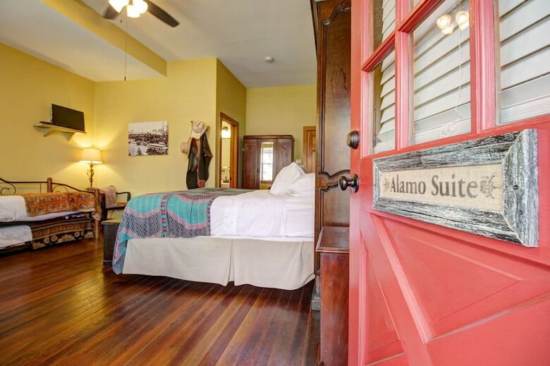Bed & Breakfast Inn On The Riverwalk