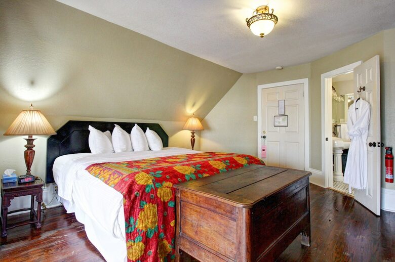 Bed & Breakfast Inn On The Riverwalk