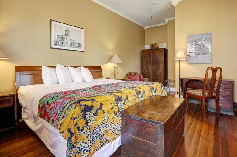 Bed & Breakfast Inn On The Riverwalk