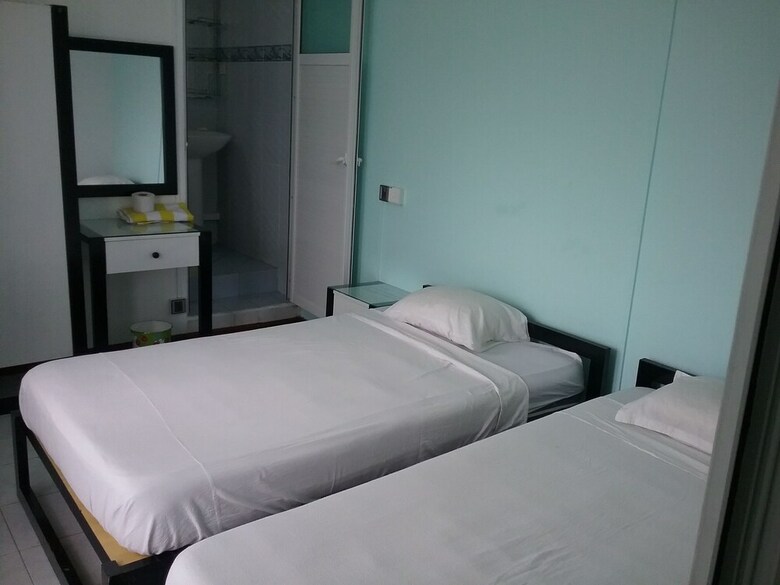 Hostal La Plaine Verte Guest House