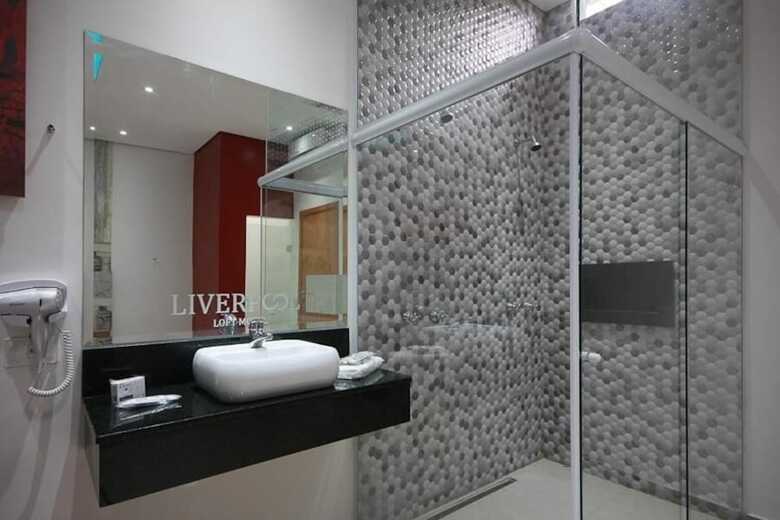 Liverpool Hotel & Motel