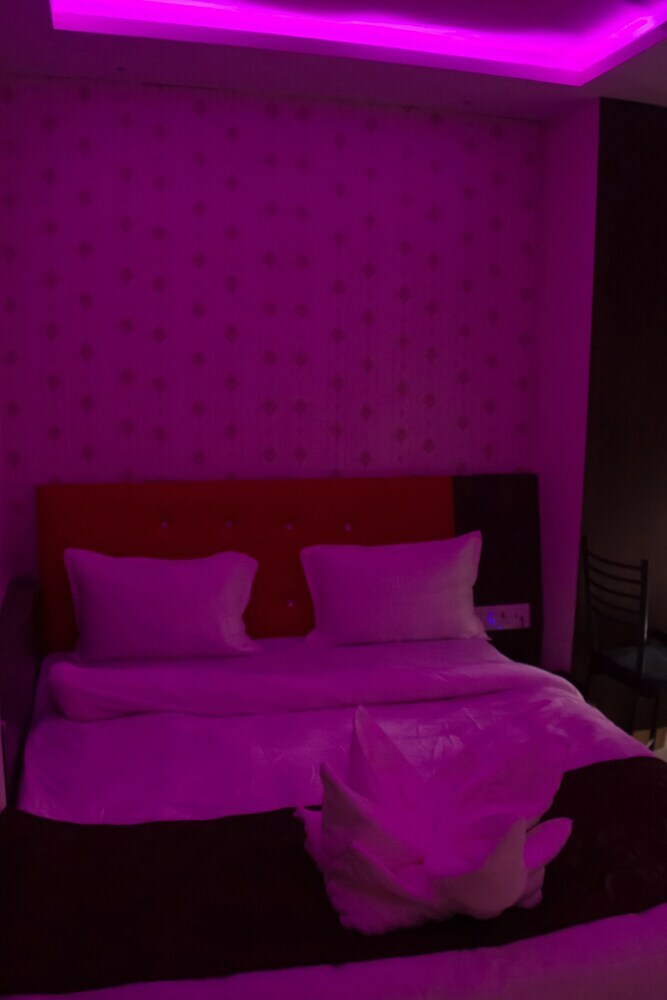 Hotel Shree Palace & Restaurant