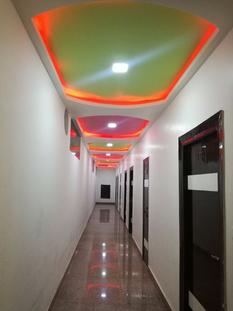 Hotel Dhanraj Palace