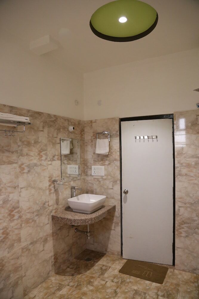 Hotel Dhanraj Palace