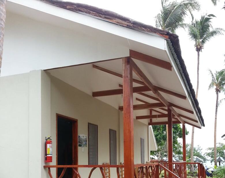 Hotel D's Ocean View Beach Resort