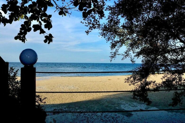 Hotel D's Ocean View Beach Resort