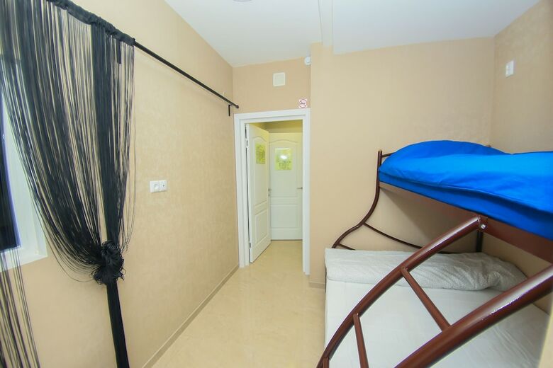 Hostal Kupe Capsule Hotel & Hostel