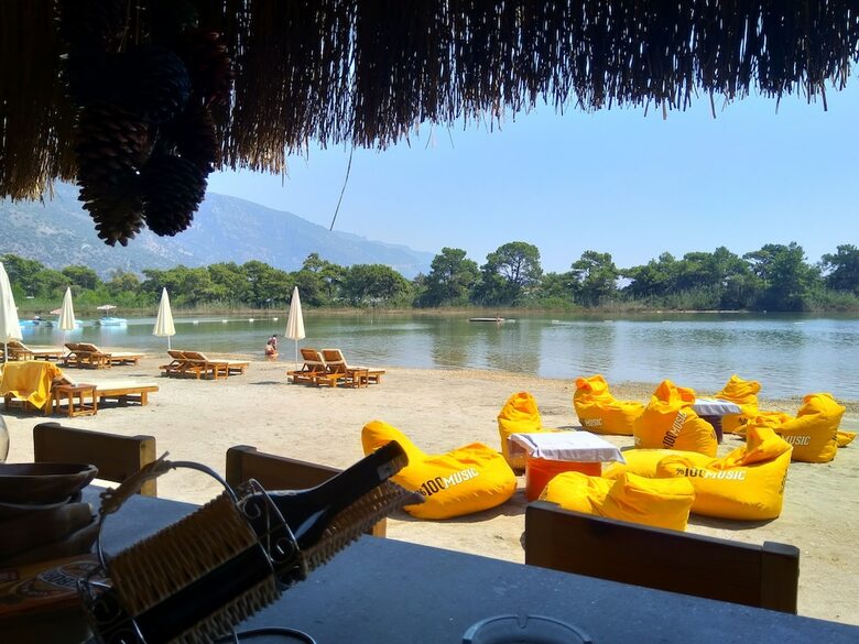 Hotel Green Pine Beach & Bungalows