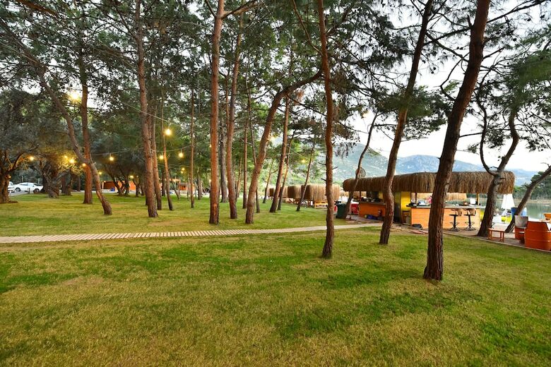 Hotel Green Pine Beach & Bungalows