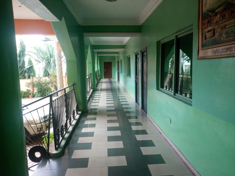 Hotel Sylvia's Place