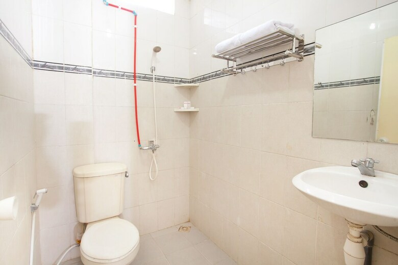 Hostal Oyo 143 Dukuh Kupang Residence