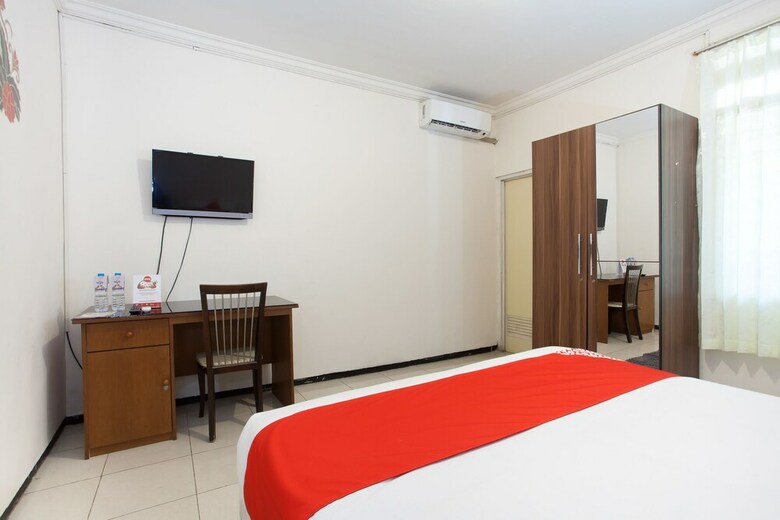 Hostal Oyo 143 Dukuh Kupang Residence