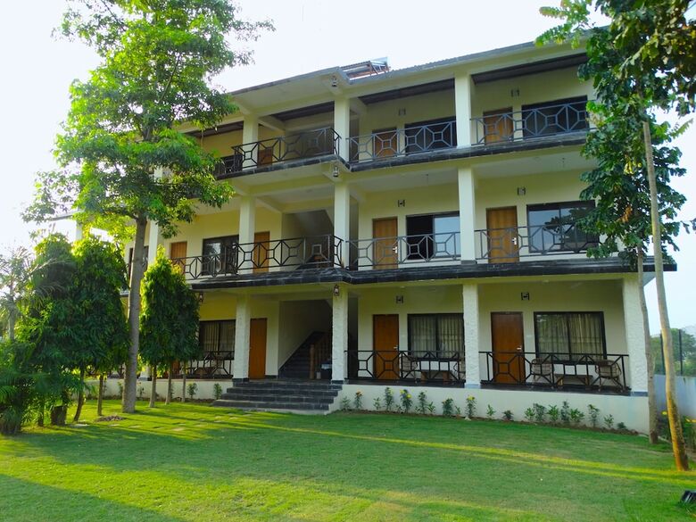 Hotel Rhino Land Jungle Lodge