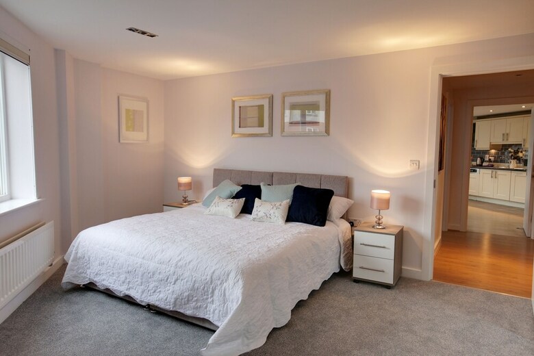 Ravens House Sapphire Apartments