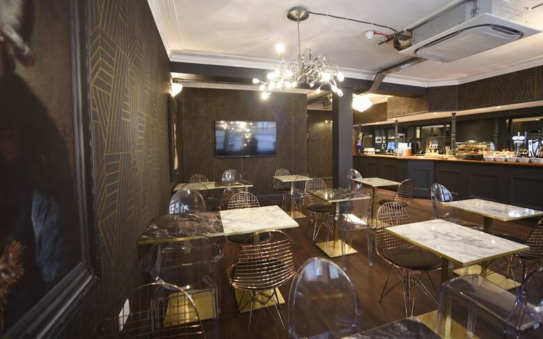 Hotel The Pack And Carriage London