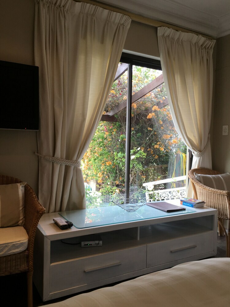 123 Ocean View Drive Apartment