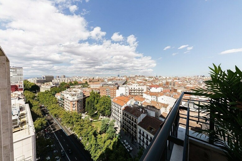 Home Club Torre Madrid Apartments