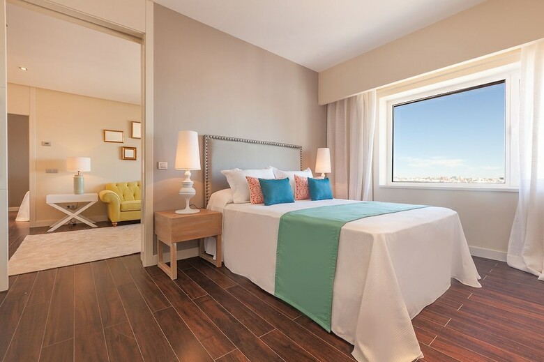 Home Club Torre Madrid Apartments