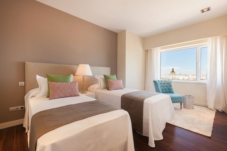 Home Club Torre Madrid Apartments