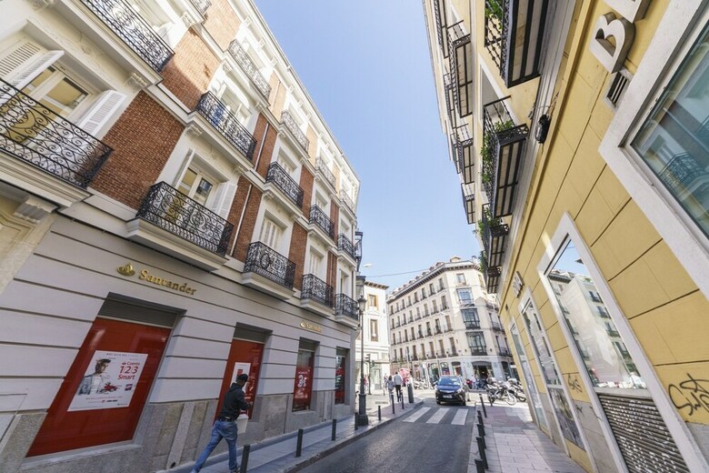 Home Club Barquillo Apartments