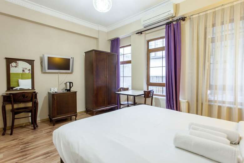 Dora Hotel
