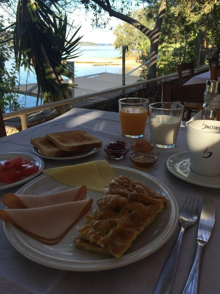 Hotel Plataria Seaside Resort
