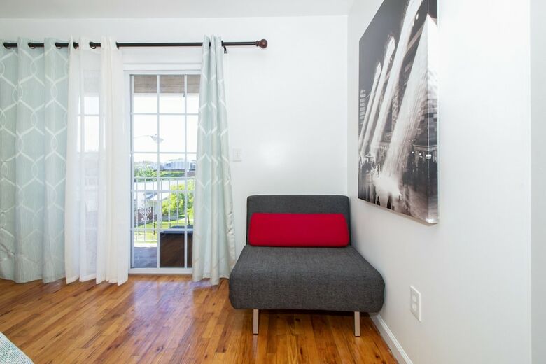 Hotel Racpanos Modern Stay On Ocean Avenue