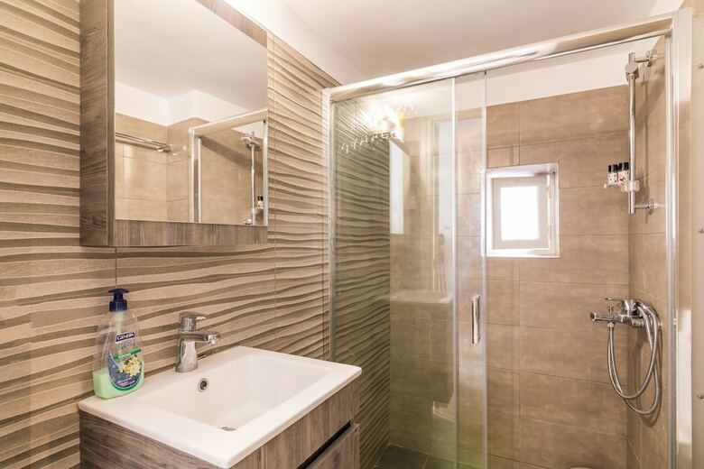 Mitropolis Old Town Apartment By Konnect