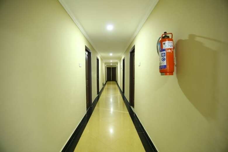 Hotel The Sholling Residency