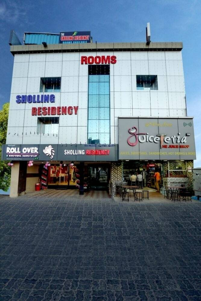 Hotel The Sholling Residency
