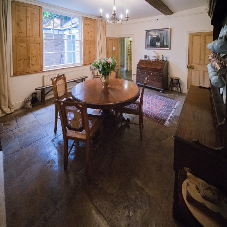 Hotel S. Howard Guesthouse