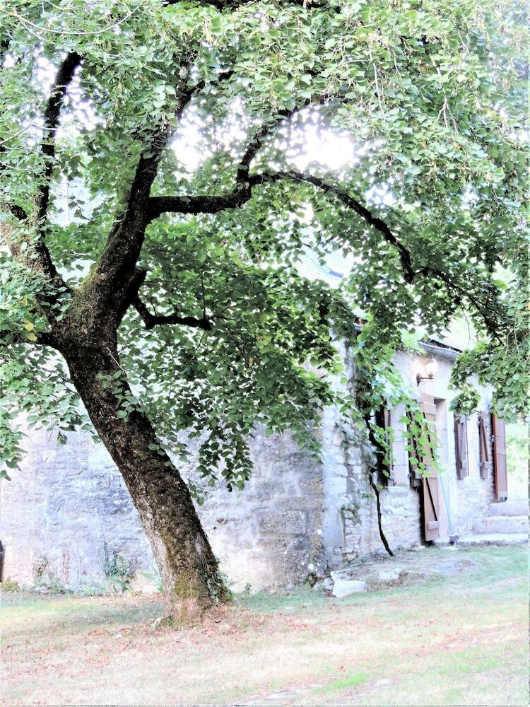 La Chaumi�re Et Sa Roulotte
