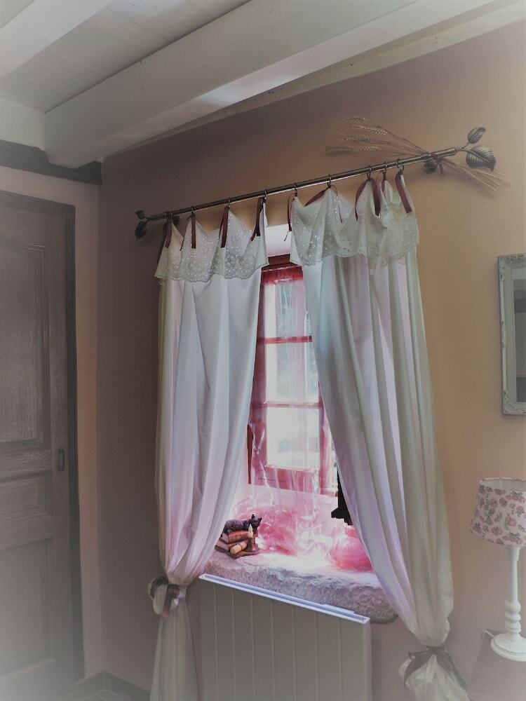 La Chaumi�re Et Sa Roulotte