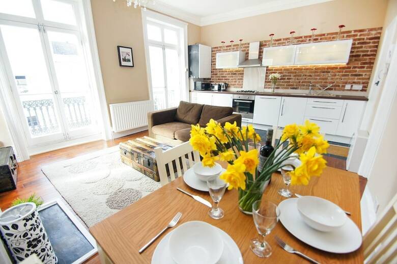 Sillwood Balcony Apartment