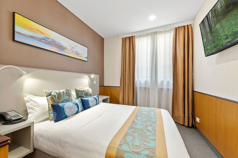 Sydney Hotel Qvb