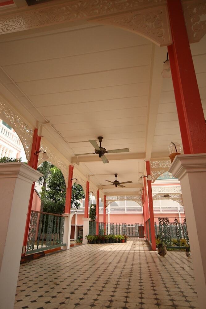 Hotel Hiranyakul  House