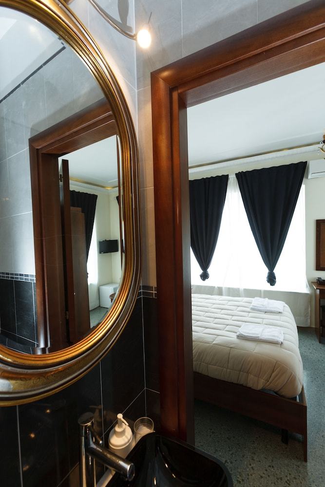 Villa Emilia - Near Flavian Amphitheater
