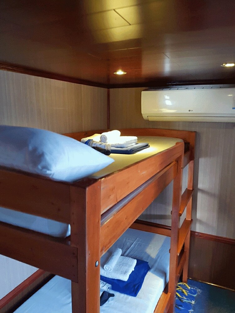 El Nido Ocean Suite Floating Hotel