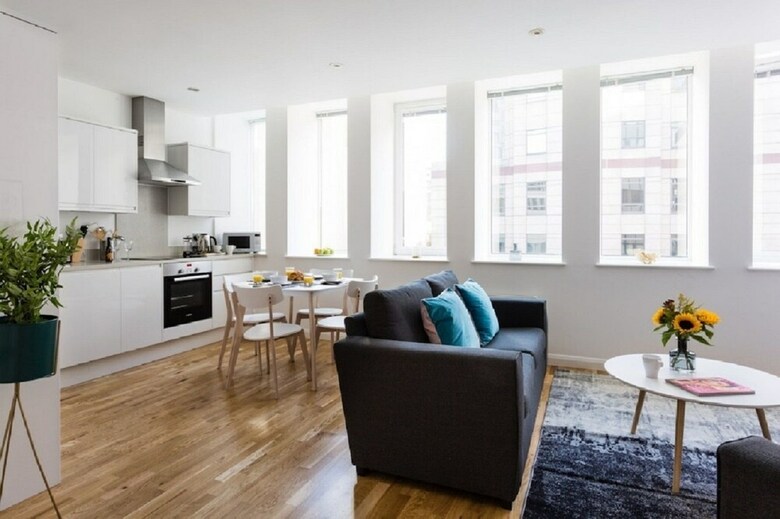 Flying Butler Croydon Apartment