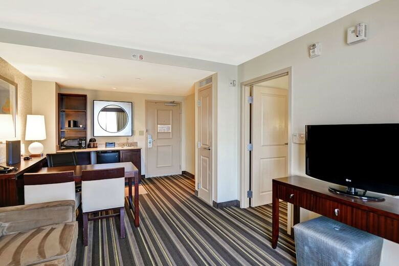 Hotel Embassy Suites By Hilton Savannah Airport