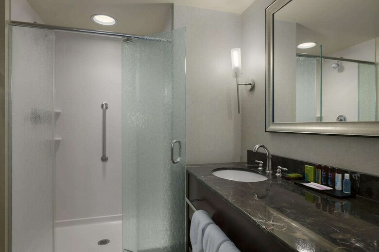 Hotel Embassy Suites By Hilton Savannah Airport