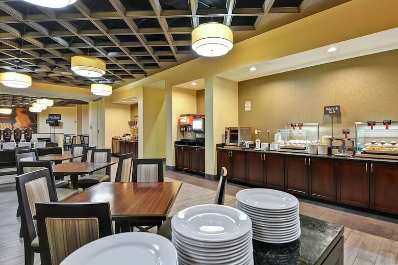 Hotel Embassy Suites By Hilton Savannah Airport
