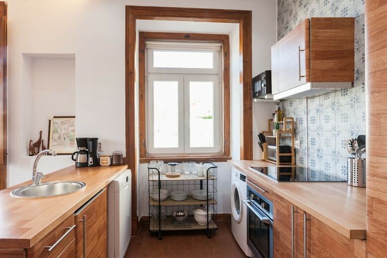 Rossio Vintage Two-bedroom Apartment - By Lu Holidays