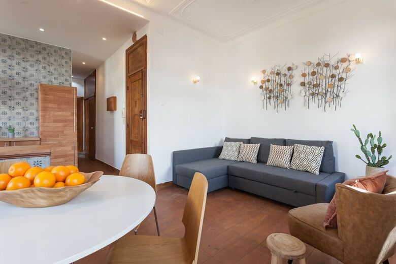 Rossio Vintage Two-bedroom Apartment - By Lu Holidays