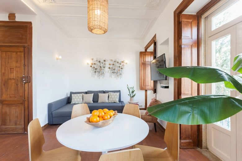 Rossio Vintage Two-bedroom Apartment - By Lu Holidays