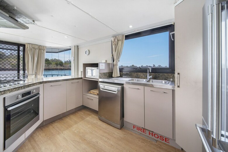 Coomera Houseboat Holidays