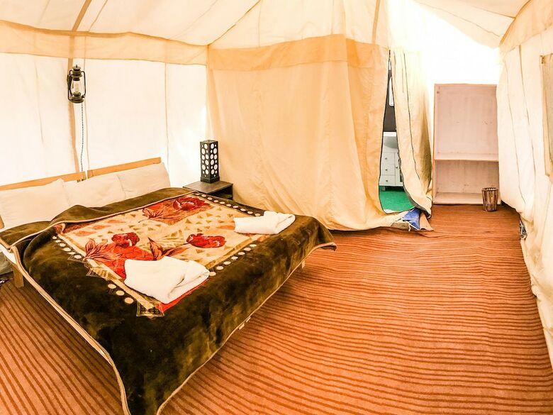 Hotel Watermark Camp